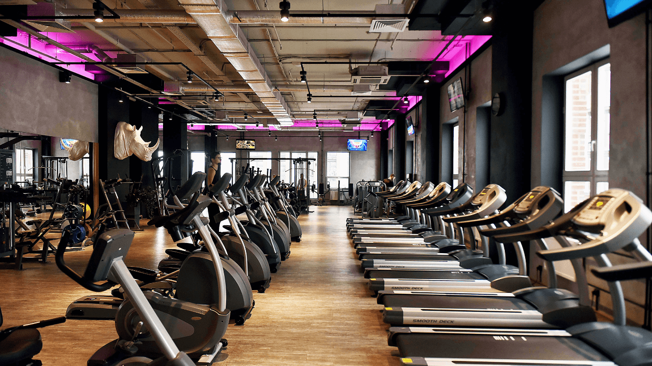 What amenities are important when choosing a gym membership?